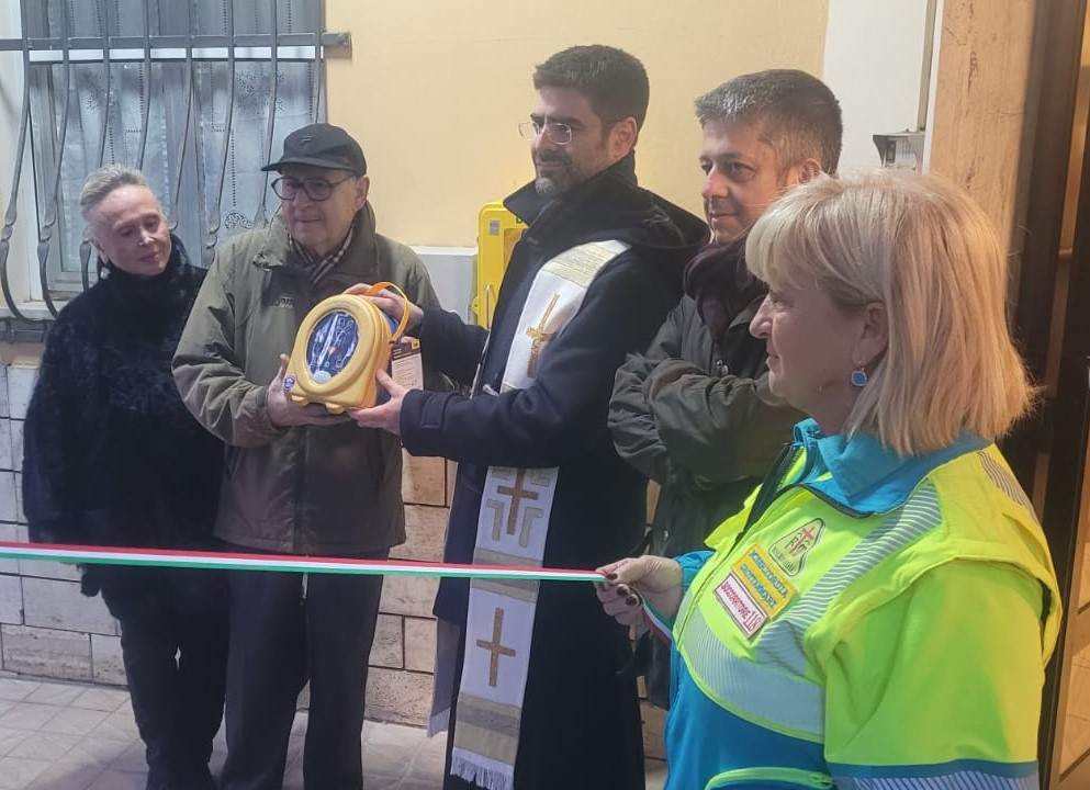 Inaugurata la nuova postazione per la defibrillazione precoce a Porto d’Ascoli nell’ambito del progetto “Rotary a Cuore Aperto”